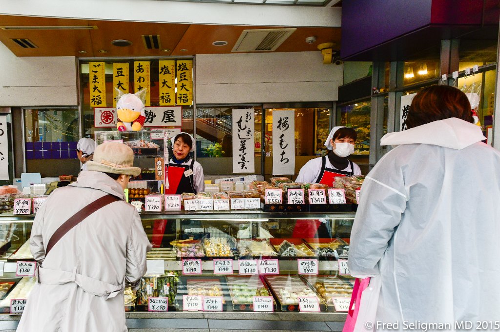 20150309_110242 D4S.jpg - Tokyo bake shop.  The orderliness and display of items is what strikes the eye